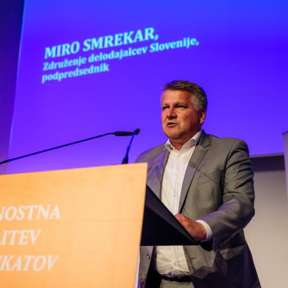 Podpredsednik ZDS, g. Miro Smrekar je nagovoril udeležence svečane podelitve.